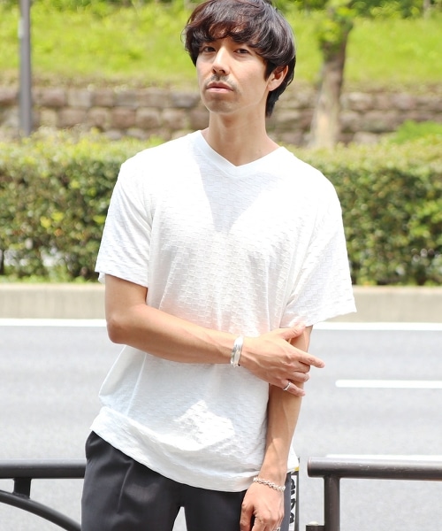 粗針緹花編織V領T恤