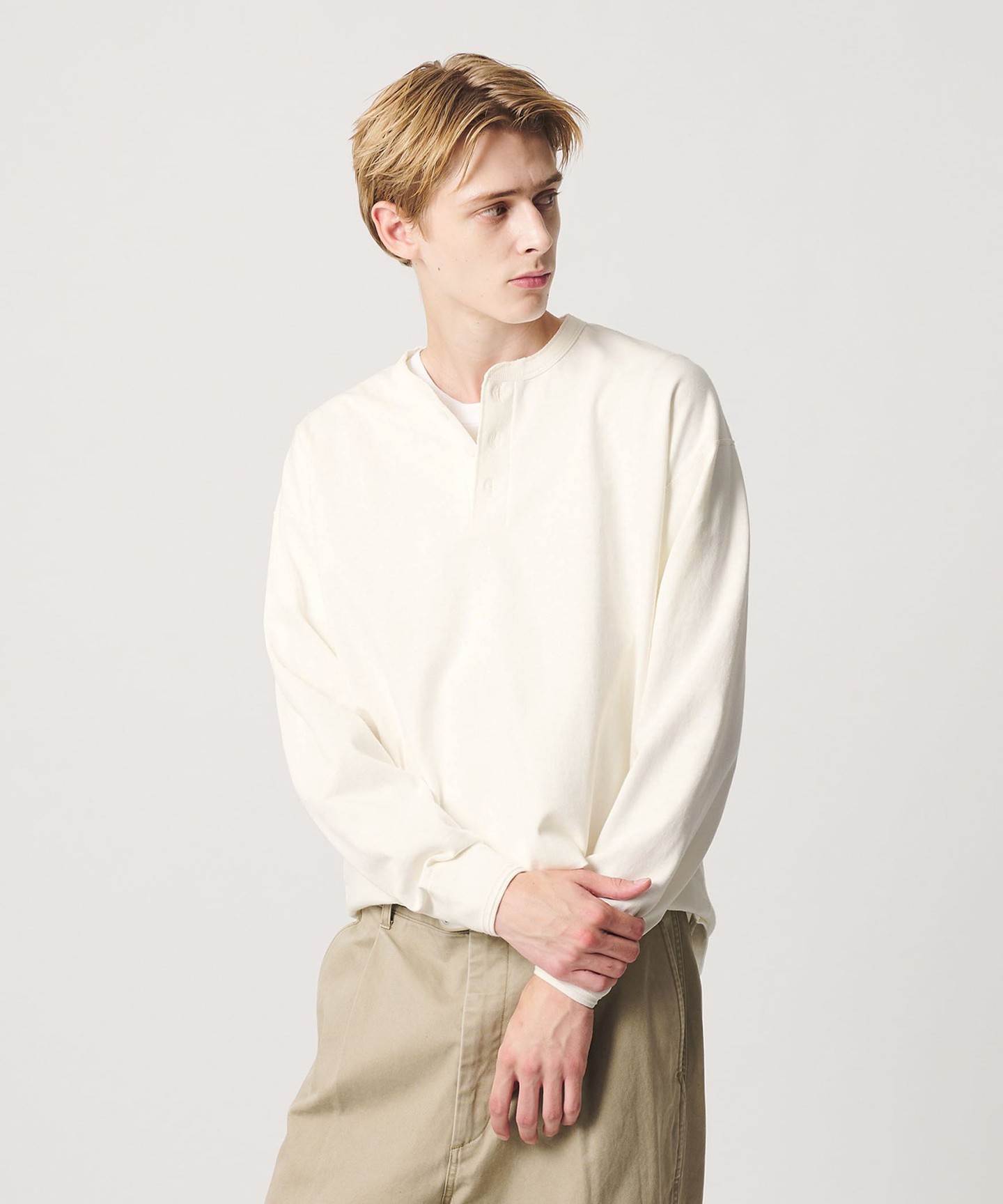 OFF WHITE
