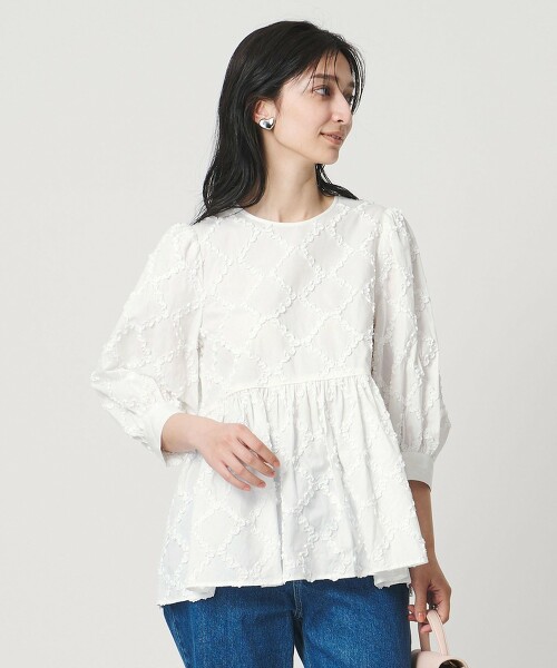 刺繡荷葉邊上衣