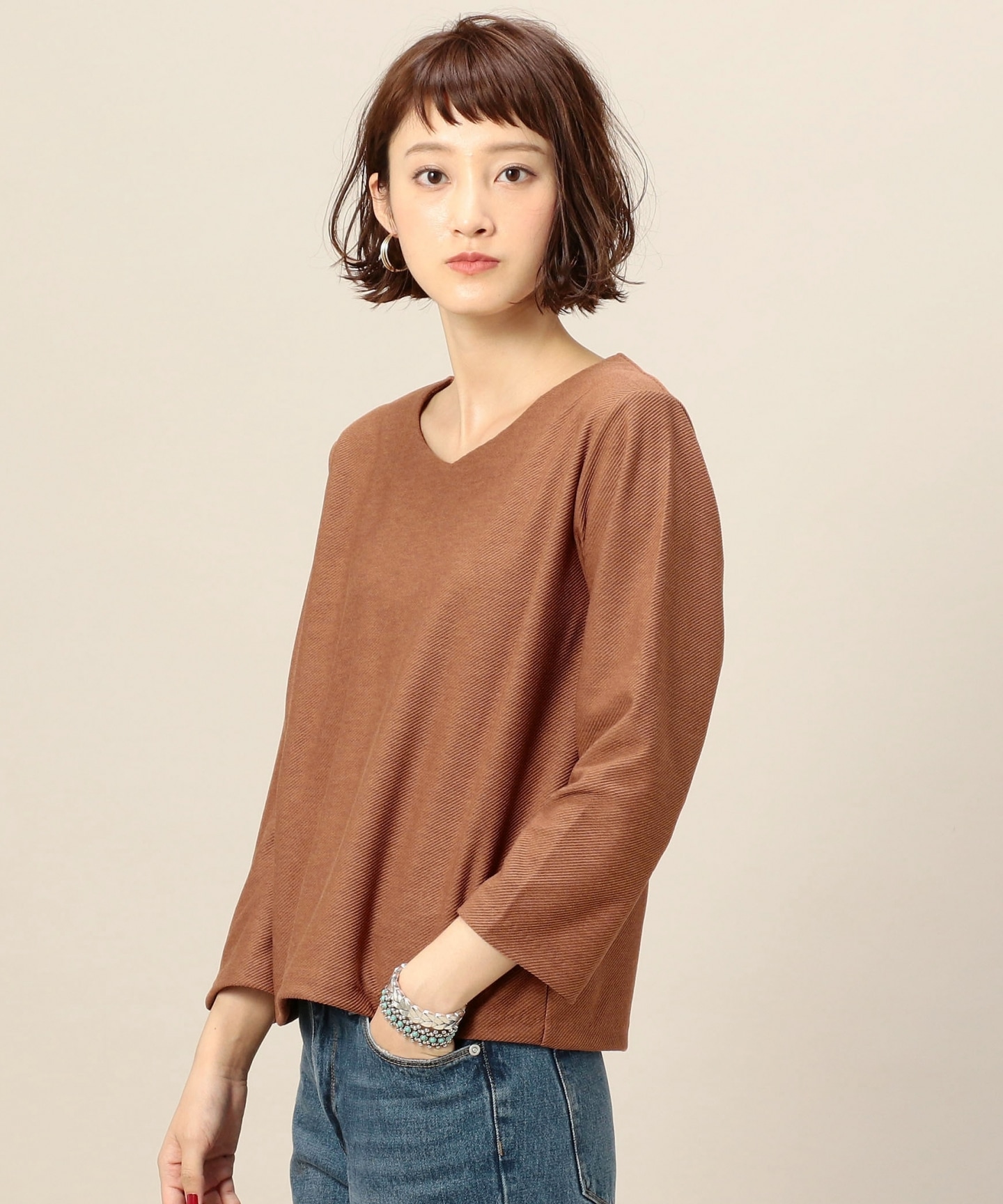 by 后身拉链八分袖v领套头上衣