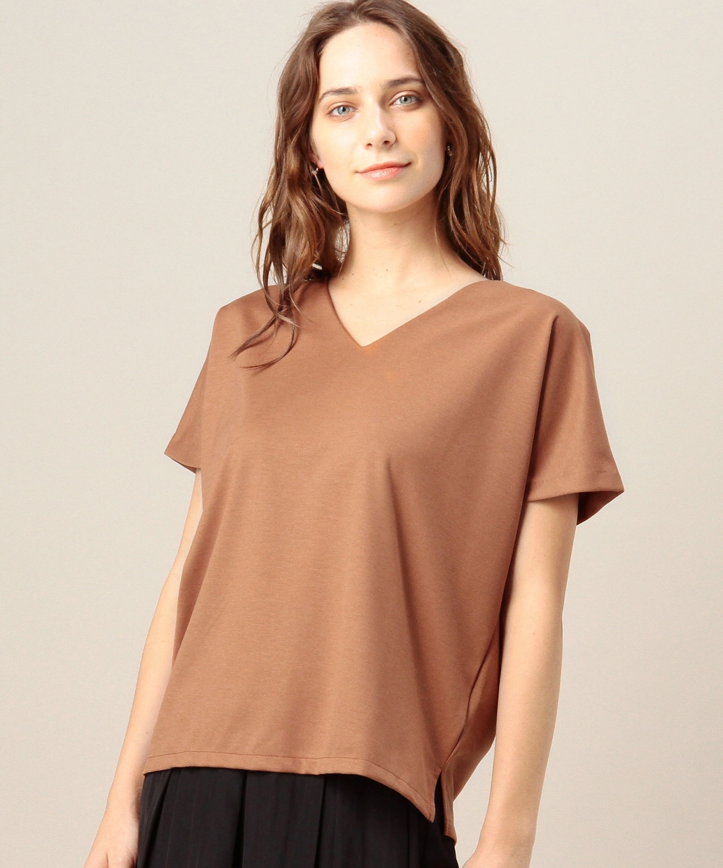 by 罗马布v领蝙蝠袖t恤