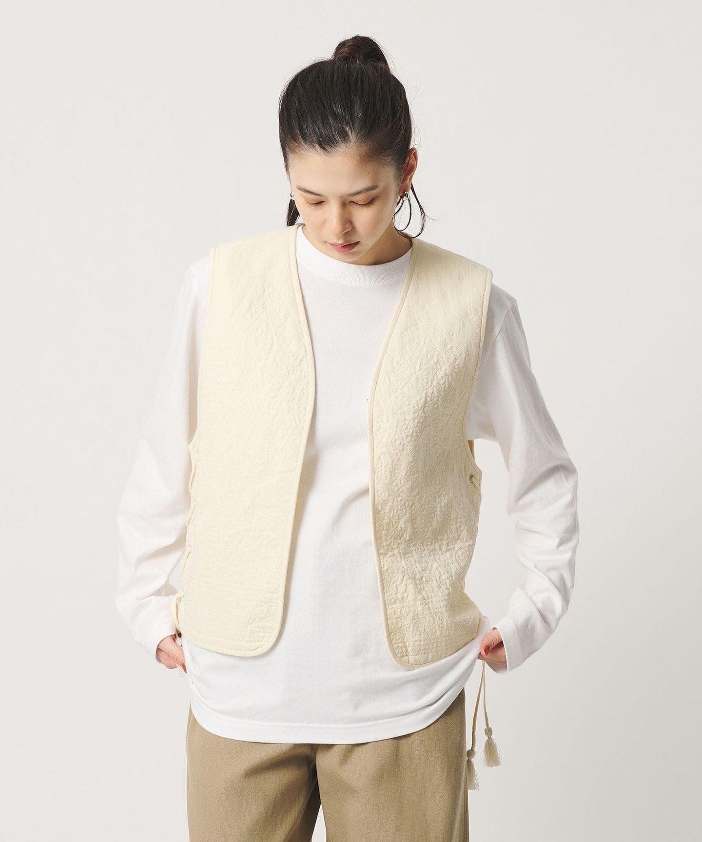 OFF WHITE