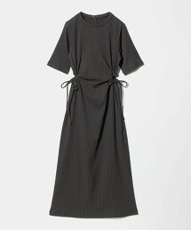 側邊挖洞短袖洋裝