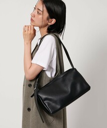 方形大扣環單肩包