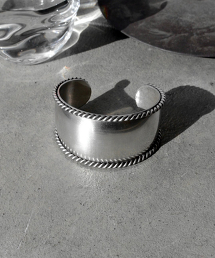 TW SOIERIE TWIST BANGLE 手環