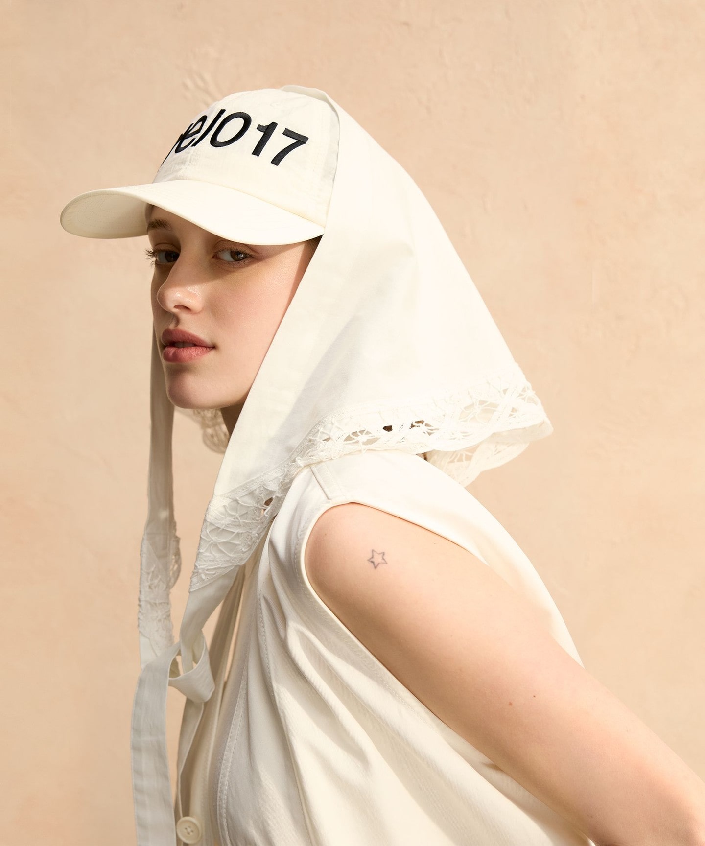OFF WHITE