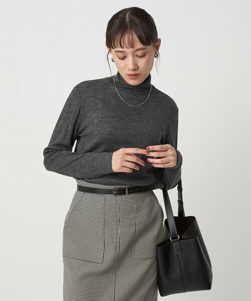 羊毛彈性針織高領上衣