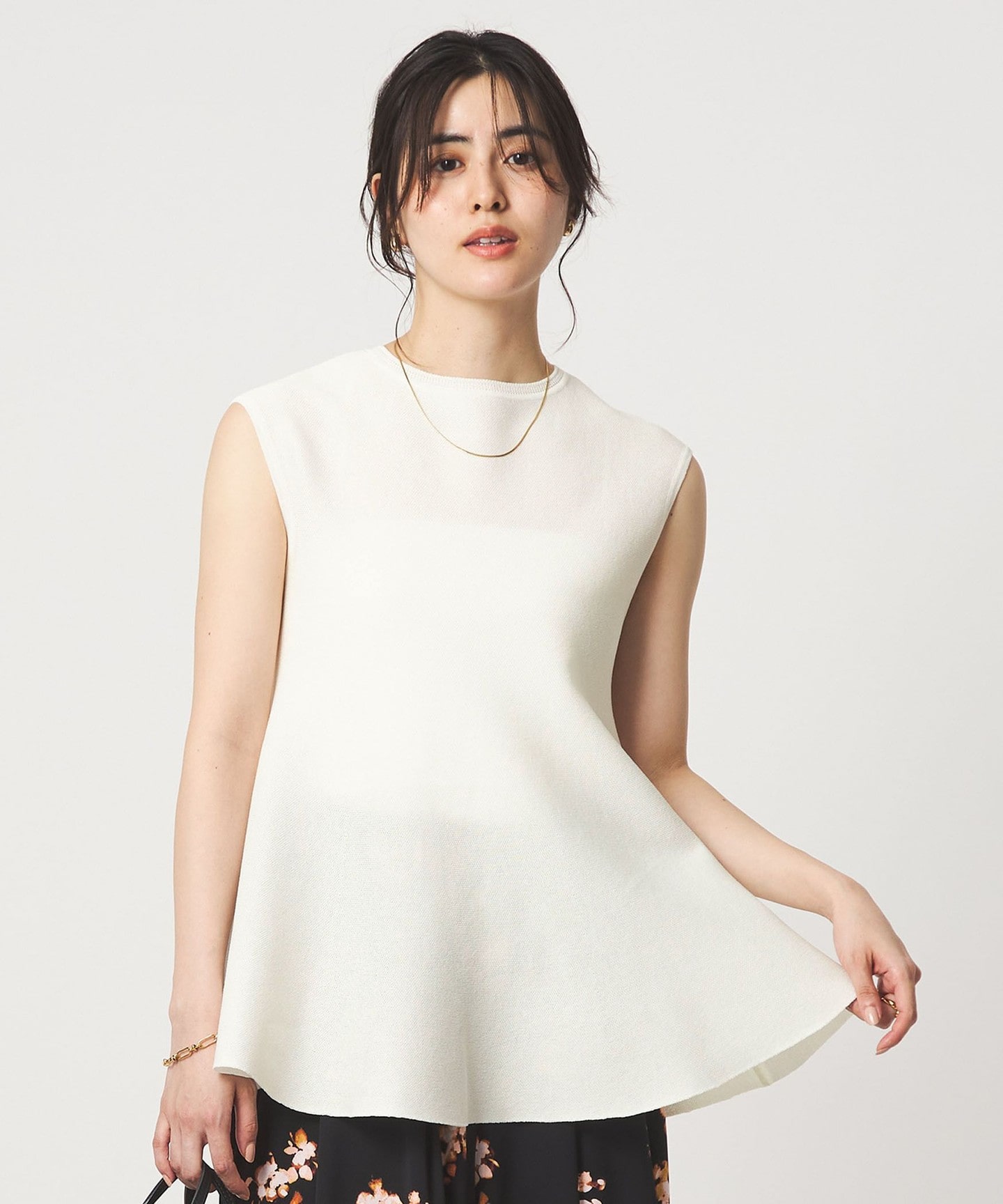 OFF WHITE