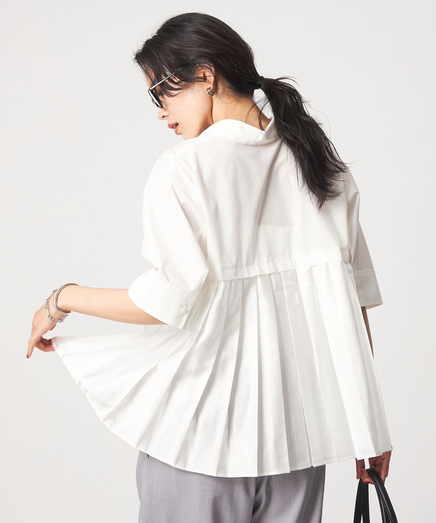 OFF WHITE