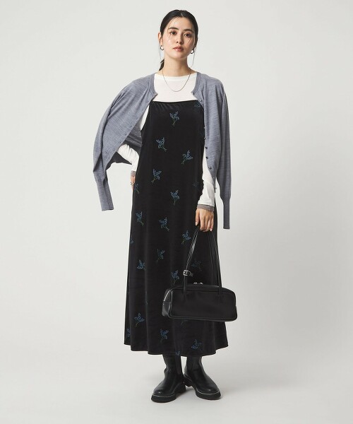 天鵝絨刺繡吊帶洋裝