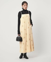 天鵝絨刺繡吊帶洋裝