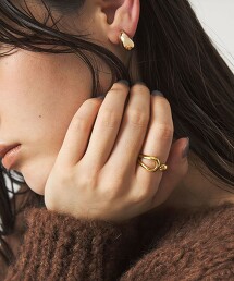 水滴繭型剪裁戒指