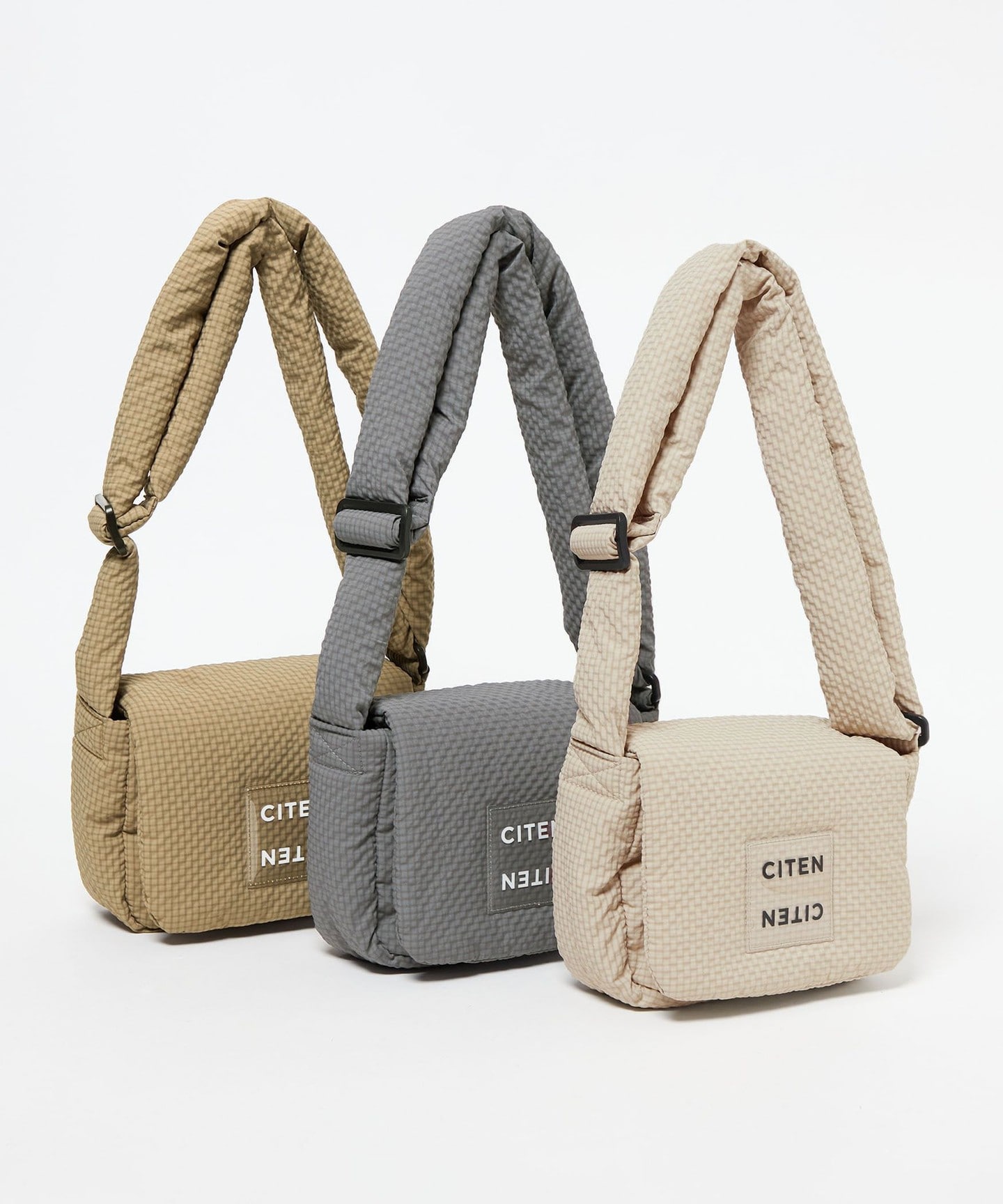 透明LOGO格紋鋪棉肩背包