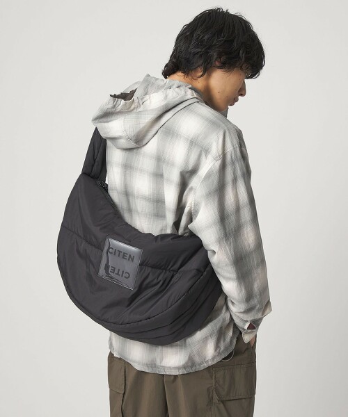 ＜CITEN＞蓬鬆半月肩背包