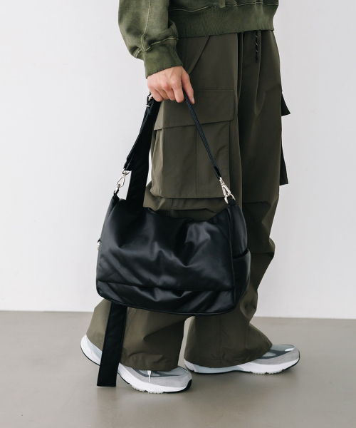 TW CLESSTE LTHR PADDED BAG