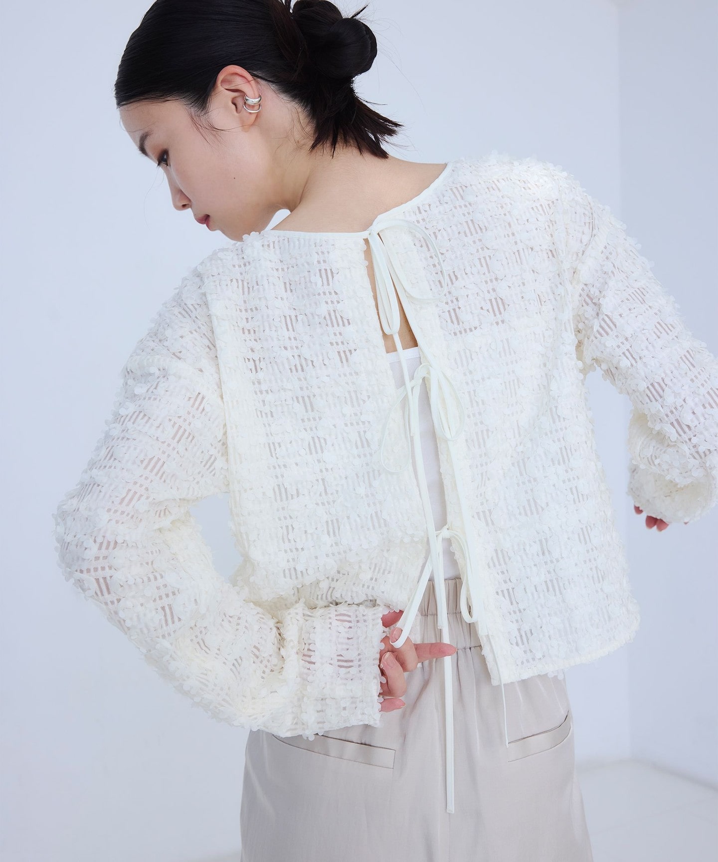OFF WHITE