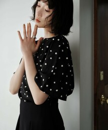 ＜EMMEL REFINES＞ 花朵刺繡罩衫
