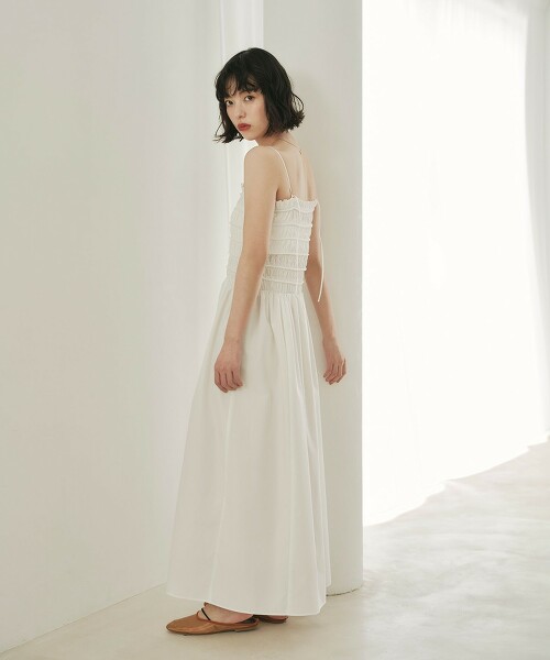 ＜EMMEL REFINES＞ 縮褶吊帶洋裝