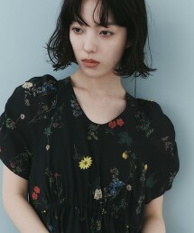 ＜EMMEL REFINES＞ 花朵印花抓皺泡泡袖洋裝