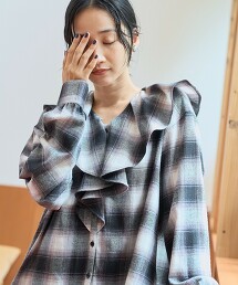 漸層格紋荷葉領輕盈法蘭絨罩衫