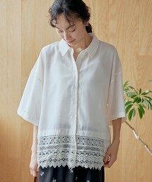 下擺蕾絲拼接標準領透膚短袖襯衫