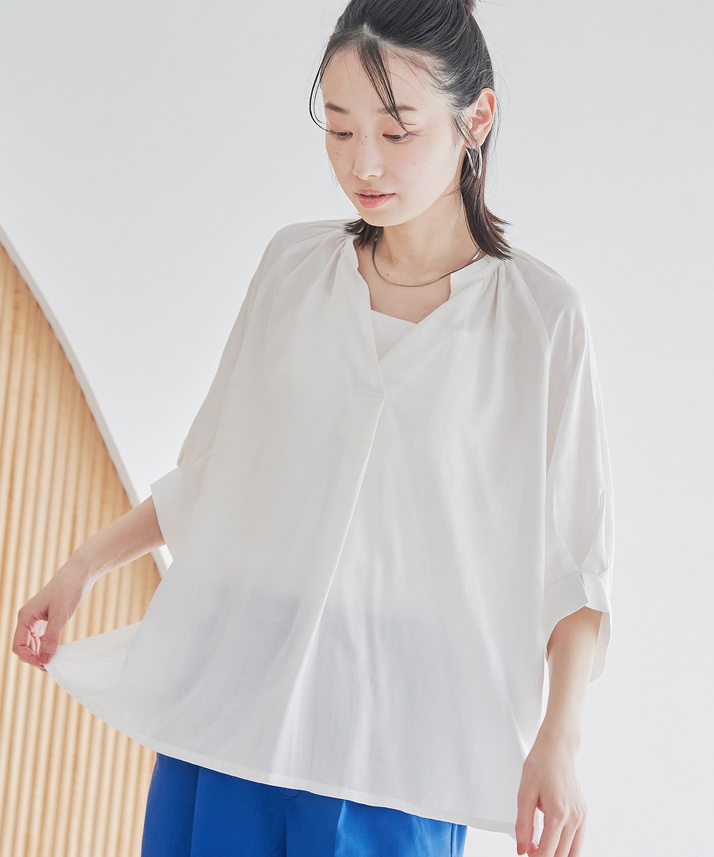 OFF WHITE