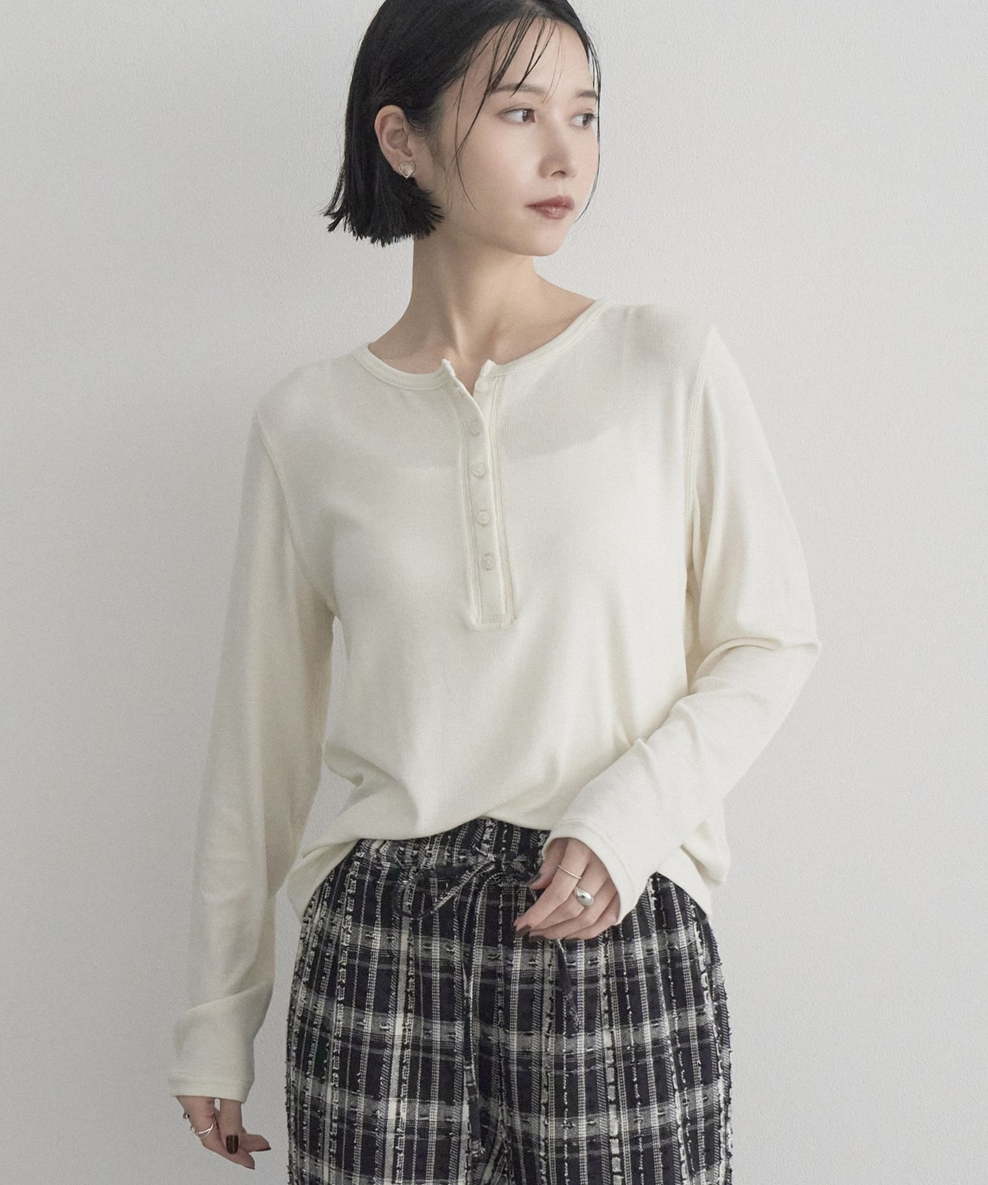 OFF WHITE