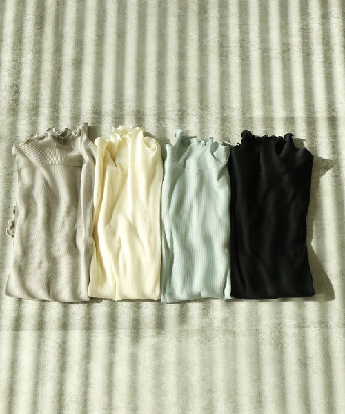滾邊荷葉高領上衣