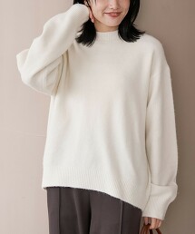 柔軟蓬鬆微高領針織衫