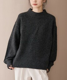 柔軟蓬鬆微高領針織衫