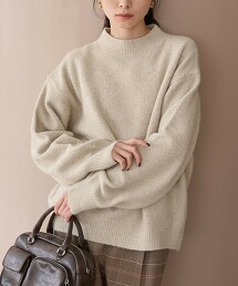 柔軟蓬鬆微高領針織衫