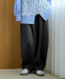 瓦楞輕便寬版弧形休閒褲