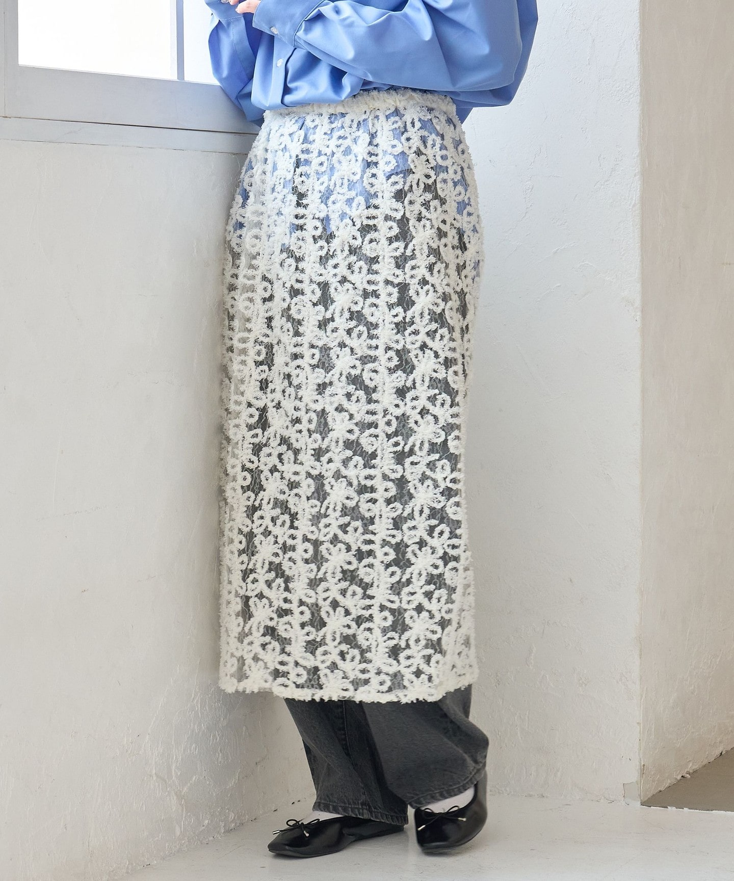 OFF WHITE
