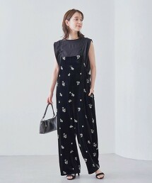 花朵刺繡天鵝絨吊帶褲