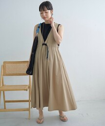 C.mt 防潑水V領連身裙