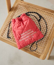 LOGO刺繡幾何絎縫束口袋單肩包 S