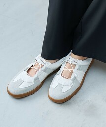 方形綁帶造型休閒鞋