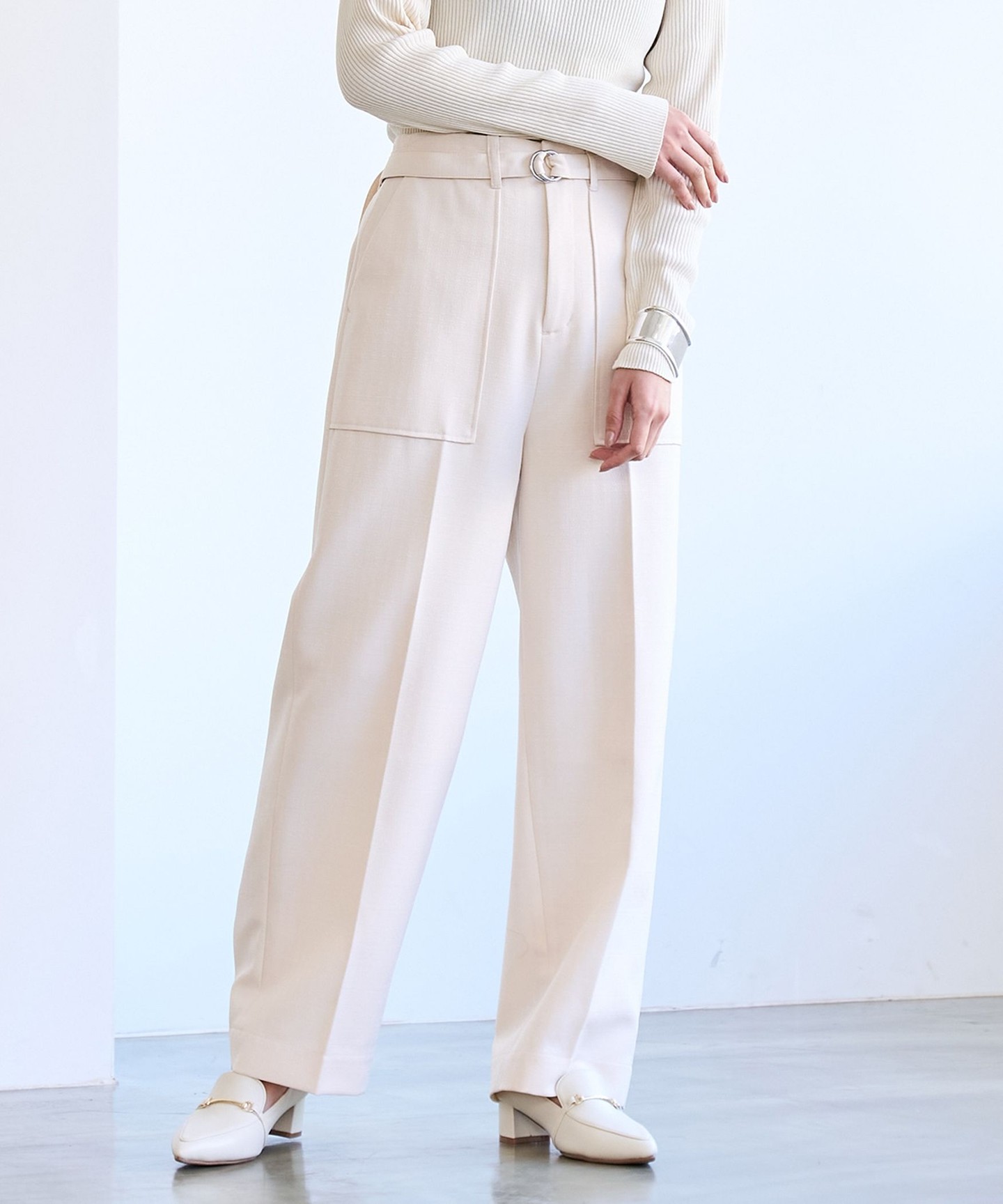 OFF WHITE