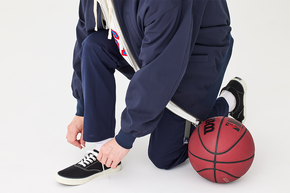 因為有彈性，即便需要彎下身子也輕鬆寫意
